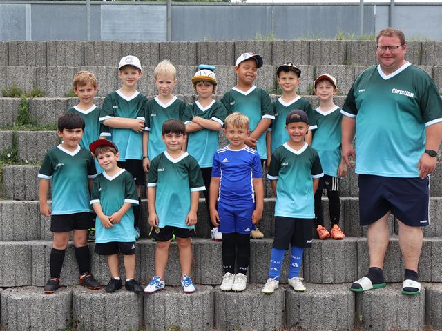 Eine der Trainingsgruppen des Sporcher Fu&szlig;ballcamps 2026