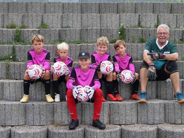 Eine der Trainingsgruppen des Sporcher Fu&szlig;ballcamps 2026