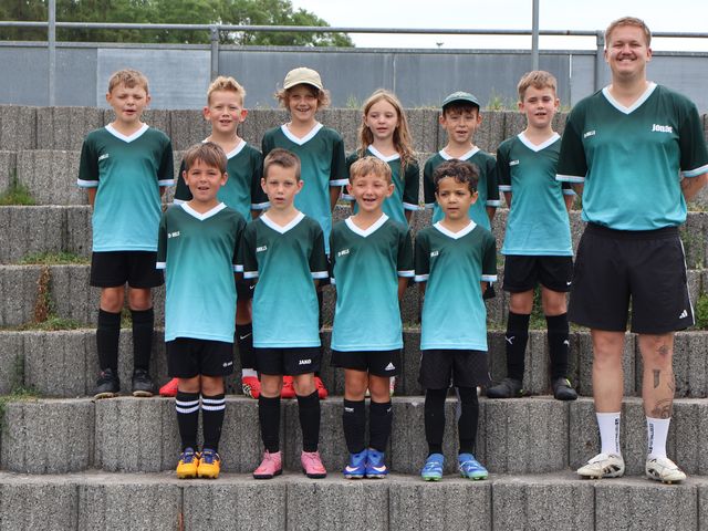 Eine der Trainingsgruppen des Sporcher Fu&szlig;ballcamps 2026