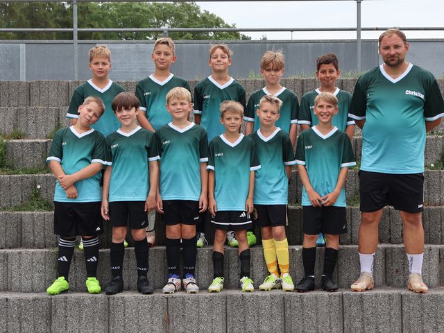 Eine der Trainingsgruppen des Sporcher Fu&szlig;ballcamps 2026