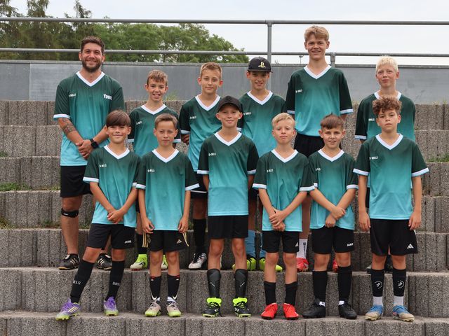 Eine der Trainingsgruppen des Sporcher Fu&szlig;ballcamps 2026