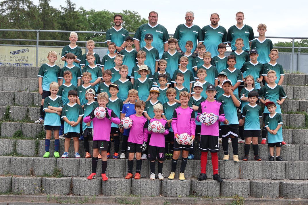 Die Teilnehmerinnen und Teilnehmer des Sporcher Fu&szlig;ballcamps 2026
